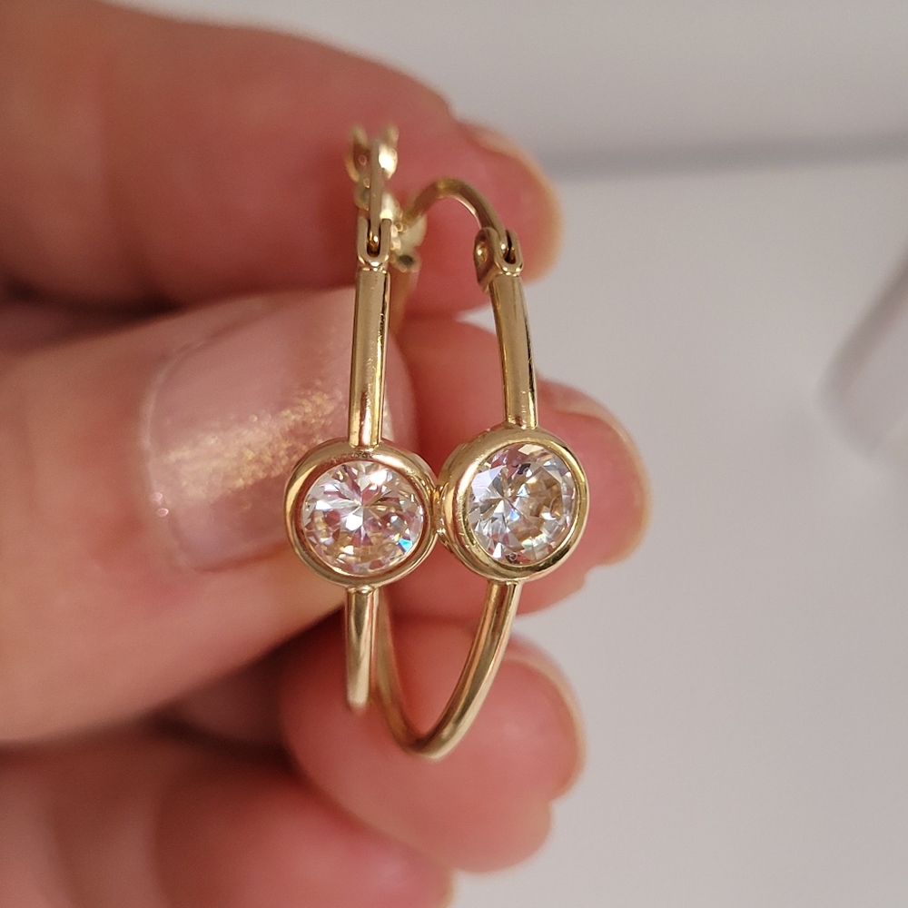 10k Solid Gold Oval Hoop Earrings with Approx 5.5mm AAA cz's.